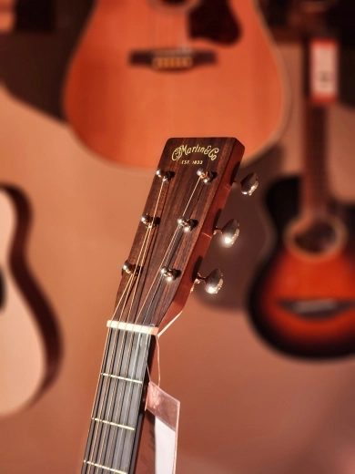 Martin Guitars - D-18 STD 4